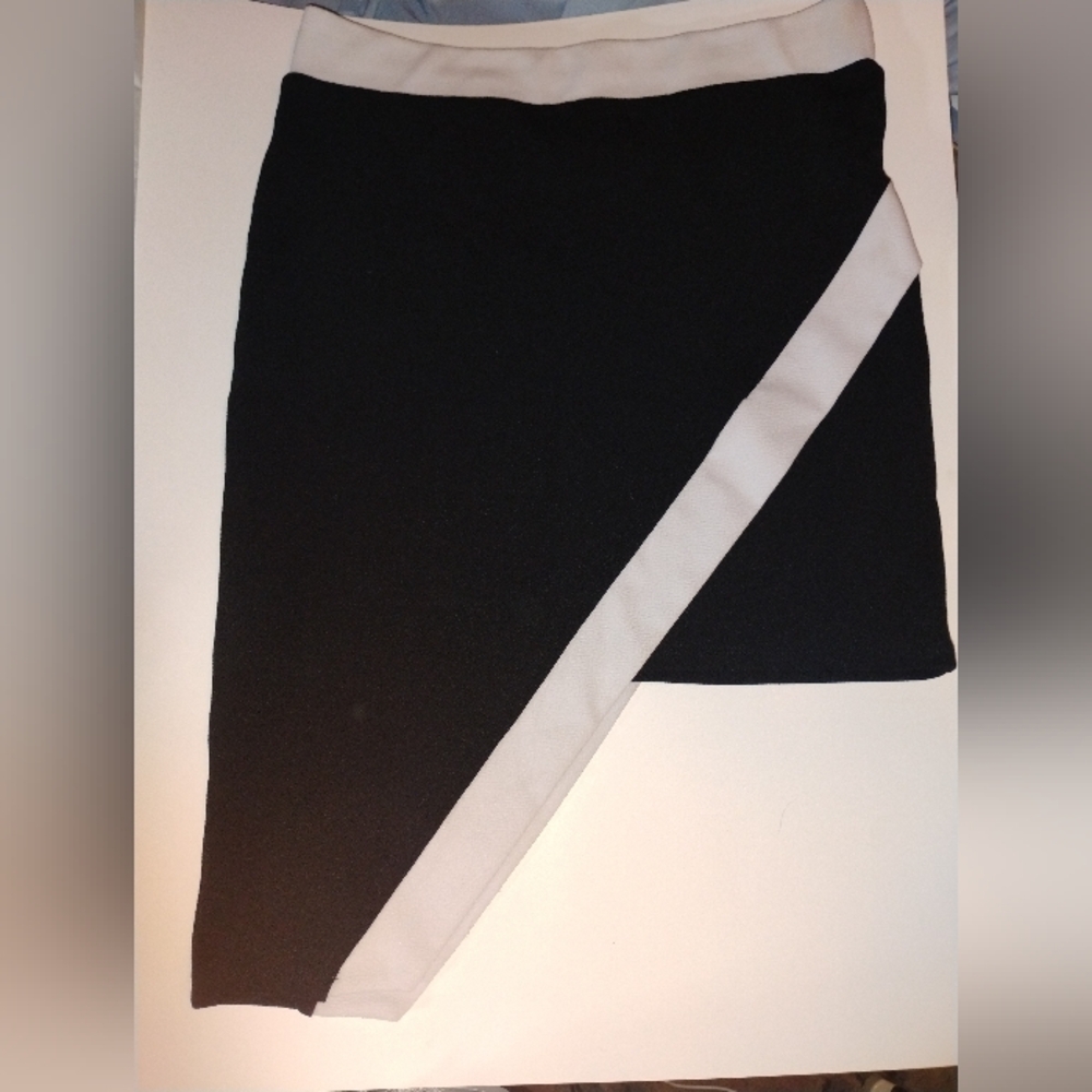 Rue 21 Elegant Black and White Women's Skirt Size XL